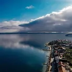 Olive&sea- Modern Near
