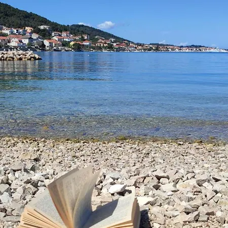 Olive & Sea - Modern Near Apartment