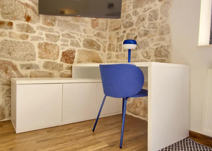 Olive & Sea - Modern Near