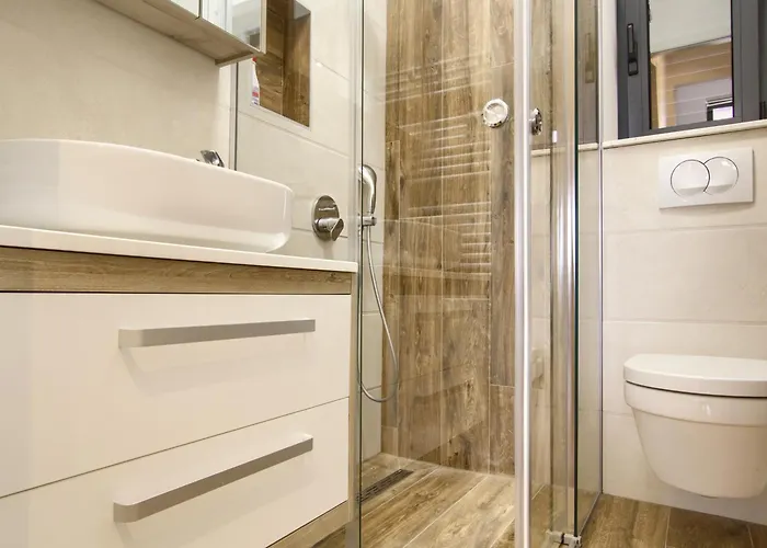 Olive & Sea - Modern Near *